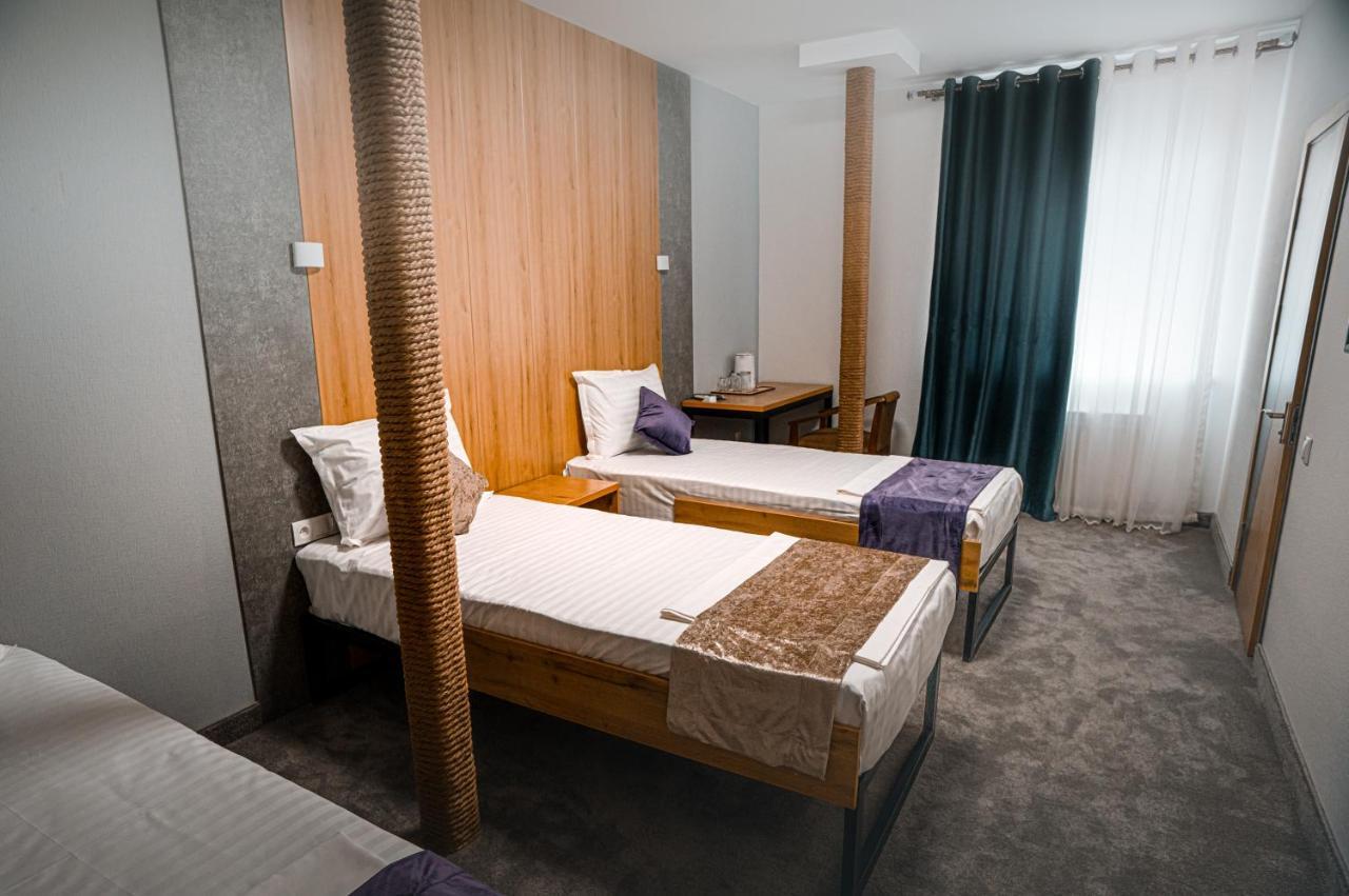 Demure Hotel Tashkent Esterno foto