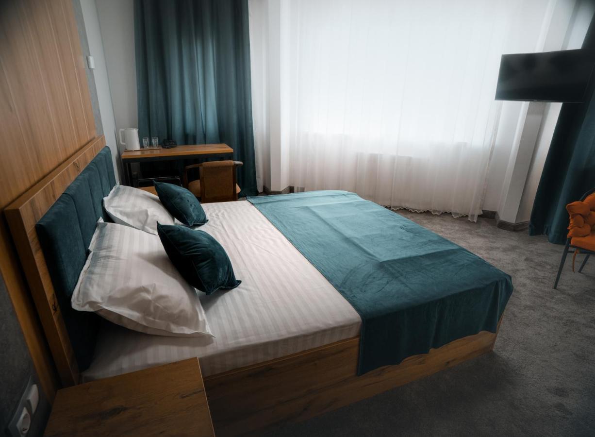 Demure Hotel Tashkent Esterno foto