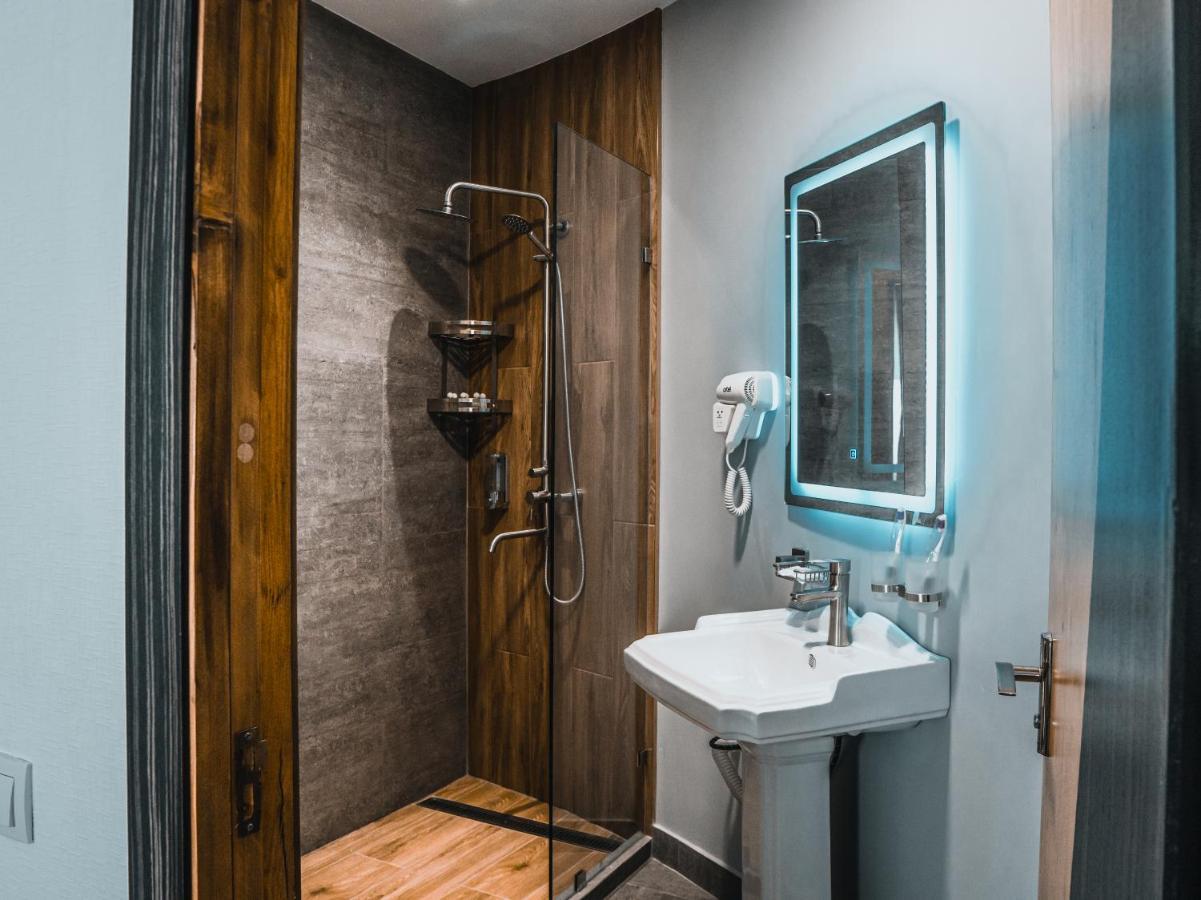 Demure Hotel Tashkent Esterno foto