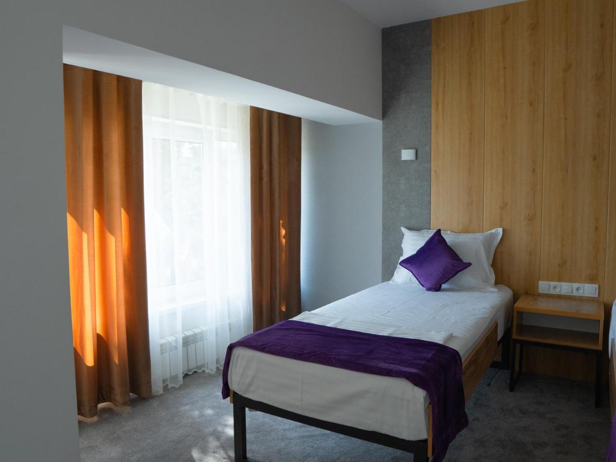 Demure Hotel Tashkent Esterno foto