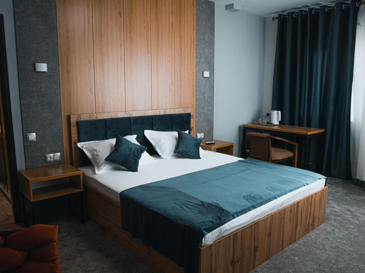 Demure Hotel Tashkent Esterno foto