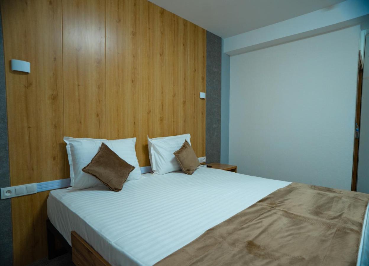 Demure Hotel Tashkent Esterno foto