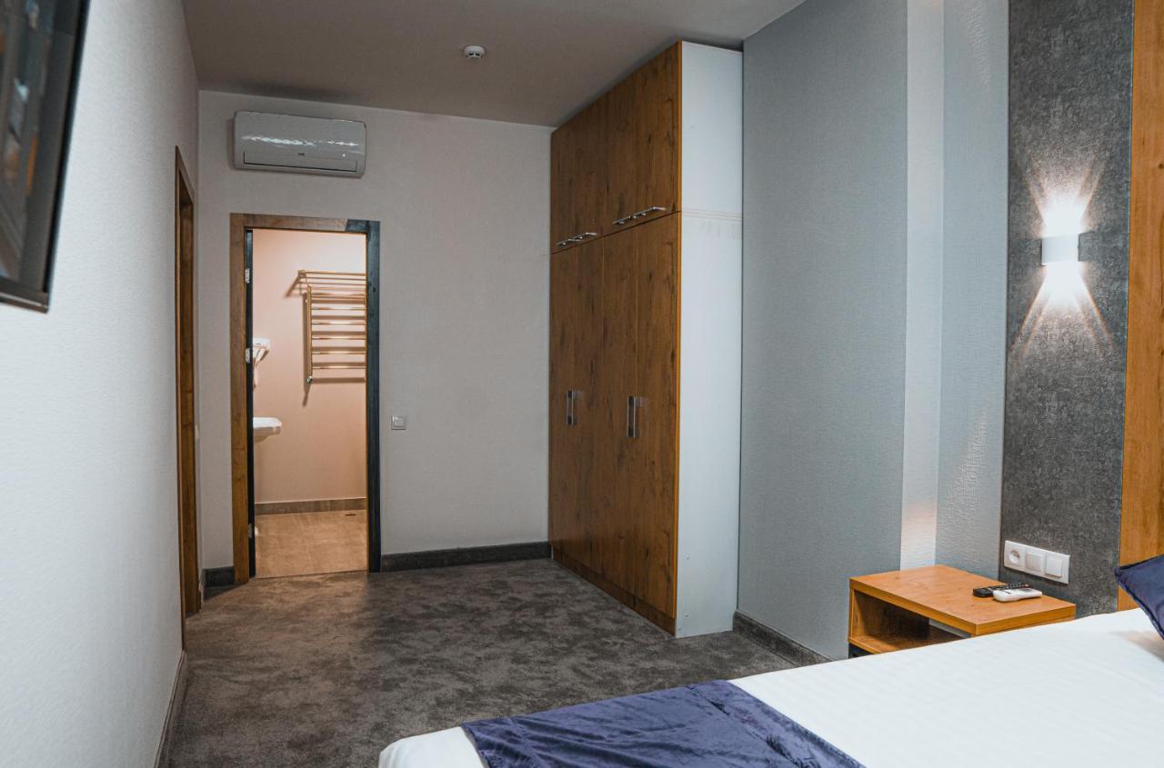 Demure Hotel Tashkent Esterno foto